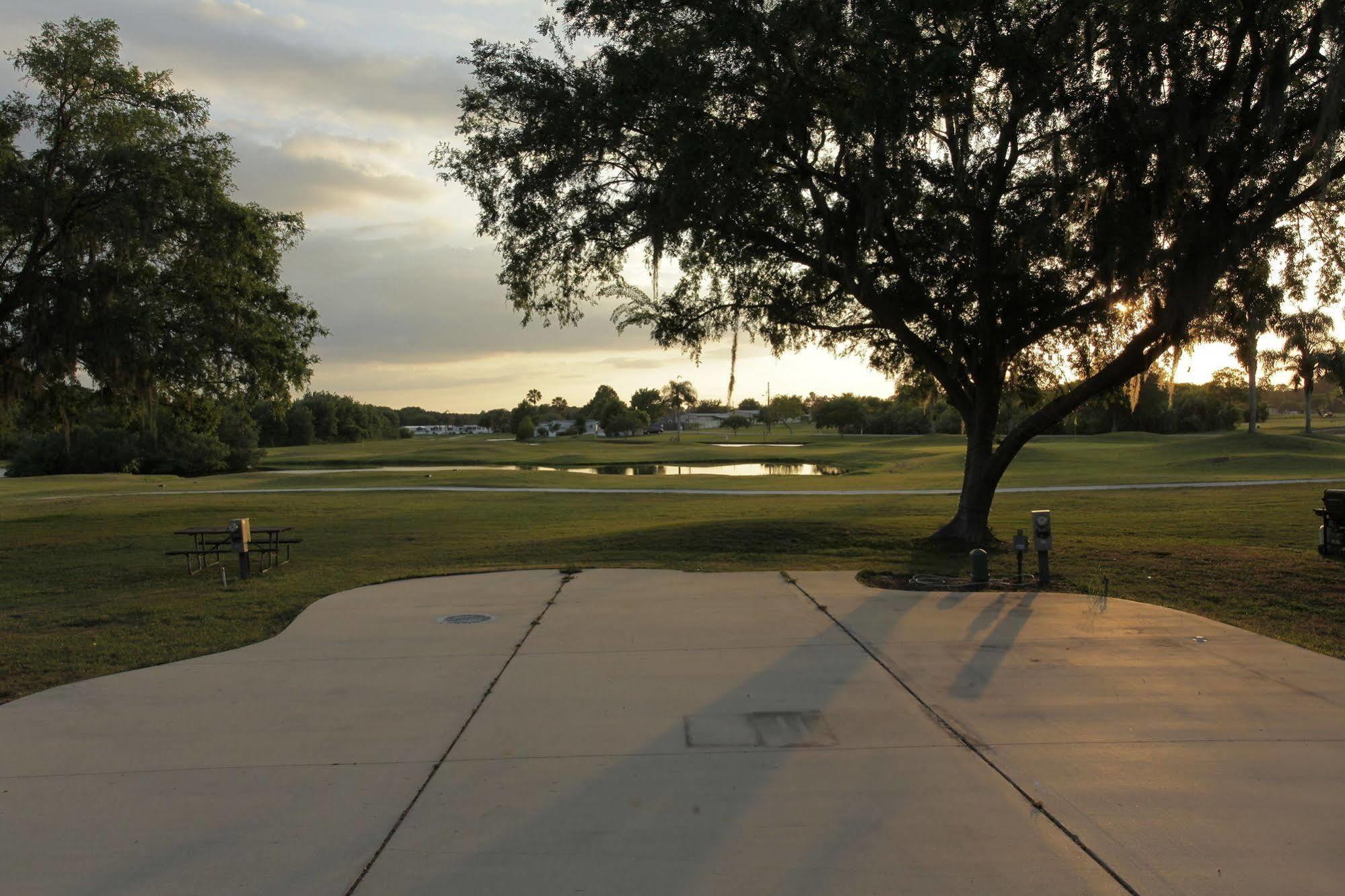 Clerbrook Golf & Rv Resort Caravan Park Clermont Exterior photo